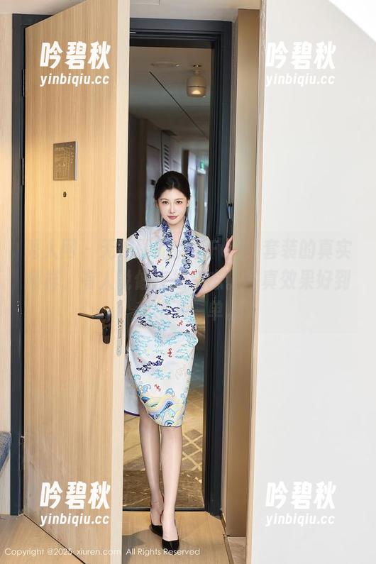 秀人网-奈奈Fox 秀人网 - 无修图的奈奈Fox,套装的真实模样,有人说像在拍杂志。写真效果好到我想下一单。