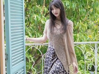 秀人网 – 小Kiki的定制写真：当裤里丝变成了潮流标识！
