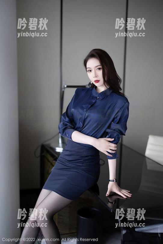 秀人网 - 抖娘利世的夏日写真集，明朗而带点儿热潮，让你清凉一下