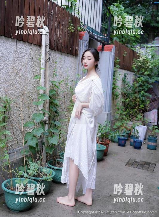 秀人网 - 来，是小逗逗请你看半价的蕾丝合集——哦不，免费！