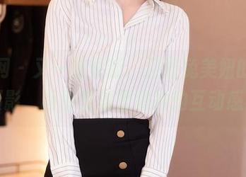 秀人网 – 又一波更新，月野兔美妞的双人摄影，画面里满是微妙的互动感。