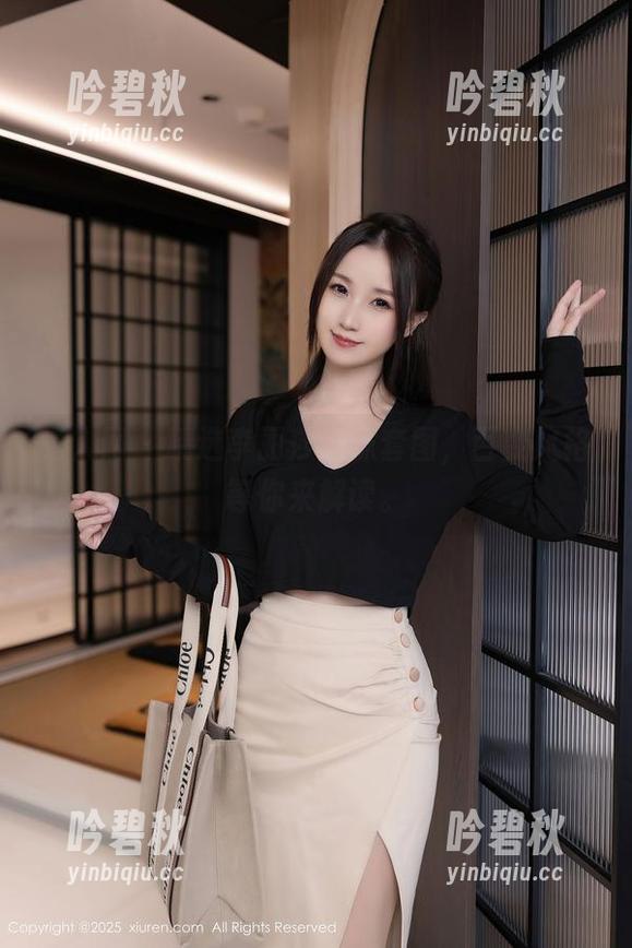 秀人网 - 精选李丽莎丝袜套图，百变风格等你来解读。