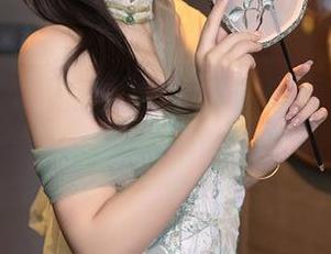 秀人网 – 你见过的最有趣的套图更新，来自李宓儿和她的女友！