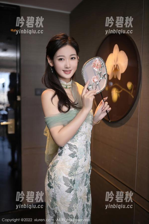 秀人网 - 你见过的最有趣的套图更新，来自李宓儿和她的女友！
