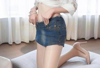 秀人网 – 兔女郎的轻松姿态，章芃芃带你免费下载一把。