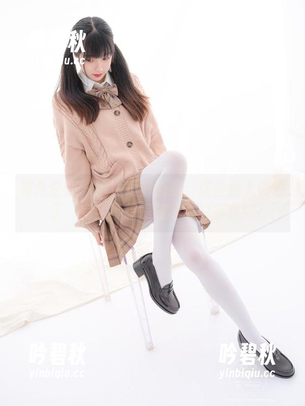 紧急企划-小婕 紧急企划 - 小婕短裤合集:这些图太诱惑了,完全不想提起冬天的存在!