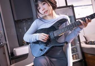私房不只是服饰，自闭颜球球的棉袜俘获众人心！