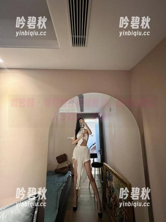 微密圈 - 葛征的百褶裙图包，连风儿都让人分心了，哈哈！