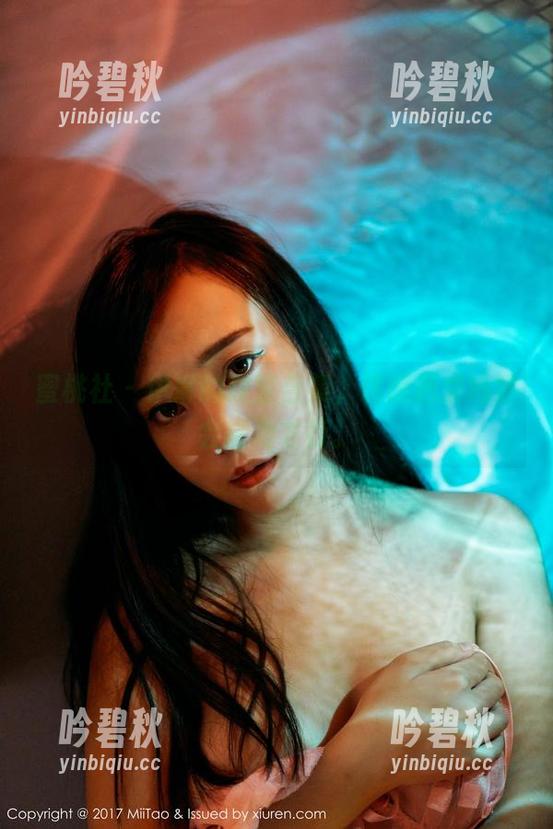 蜜桃社 - 伊琳的教室合集，这得把桌椅学会搬动才行。