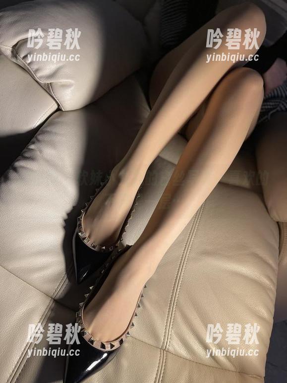 微密圈 - 软妹小九九的白丝写真，喜欢的不只是一层…