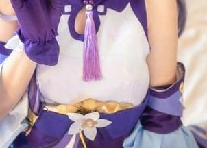 里见年一奶牛合集，她显然是想制造一些争议