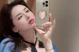 微密圈 – 教室里的阿色：照片仿佛在低语，肆意散发着青春气息