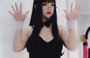 雪晴嘟嘟真的敢穿护士服！原图分享，不如说是个魔术师吧。