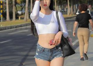魔镜街拍：败给这些紧身牛仔热裤，美图做到了，不需要无圣光掩饰！